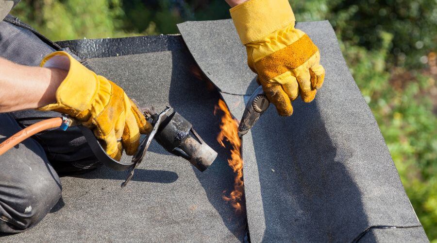Professional residential roofers in London, AR